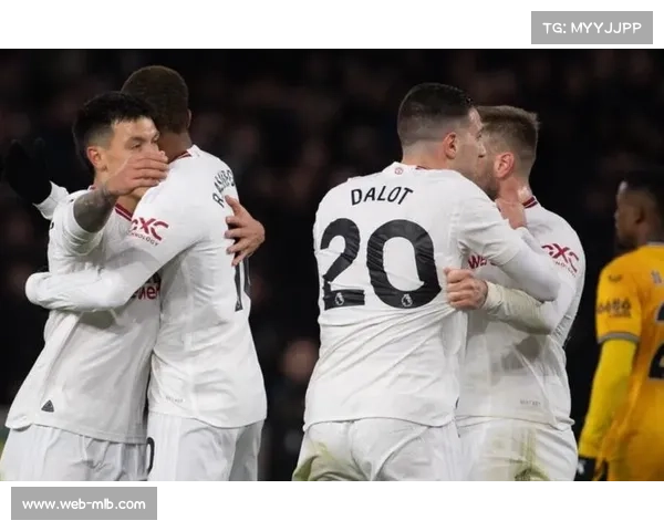 霍伊伦梅开二度，那不勒斯2-0客胜克雷莫内塞紧追榜首