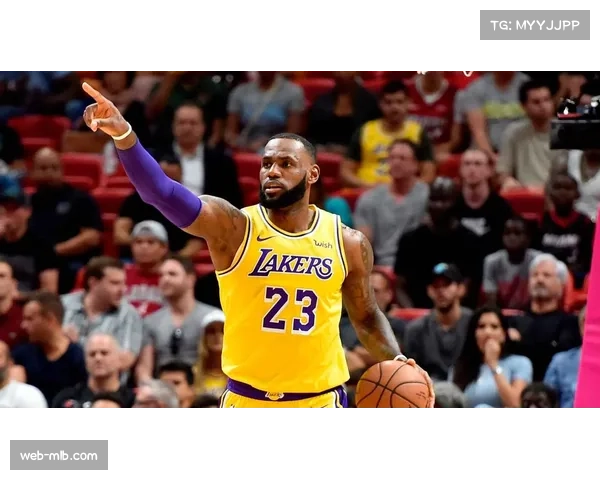 多角度回放:詹姆斯跨越里程碑,生涯总得分突破45000分大关 多角度回放:詹姆斯跨越里程碑,生涯总得分突破45000分大关